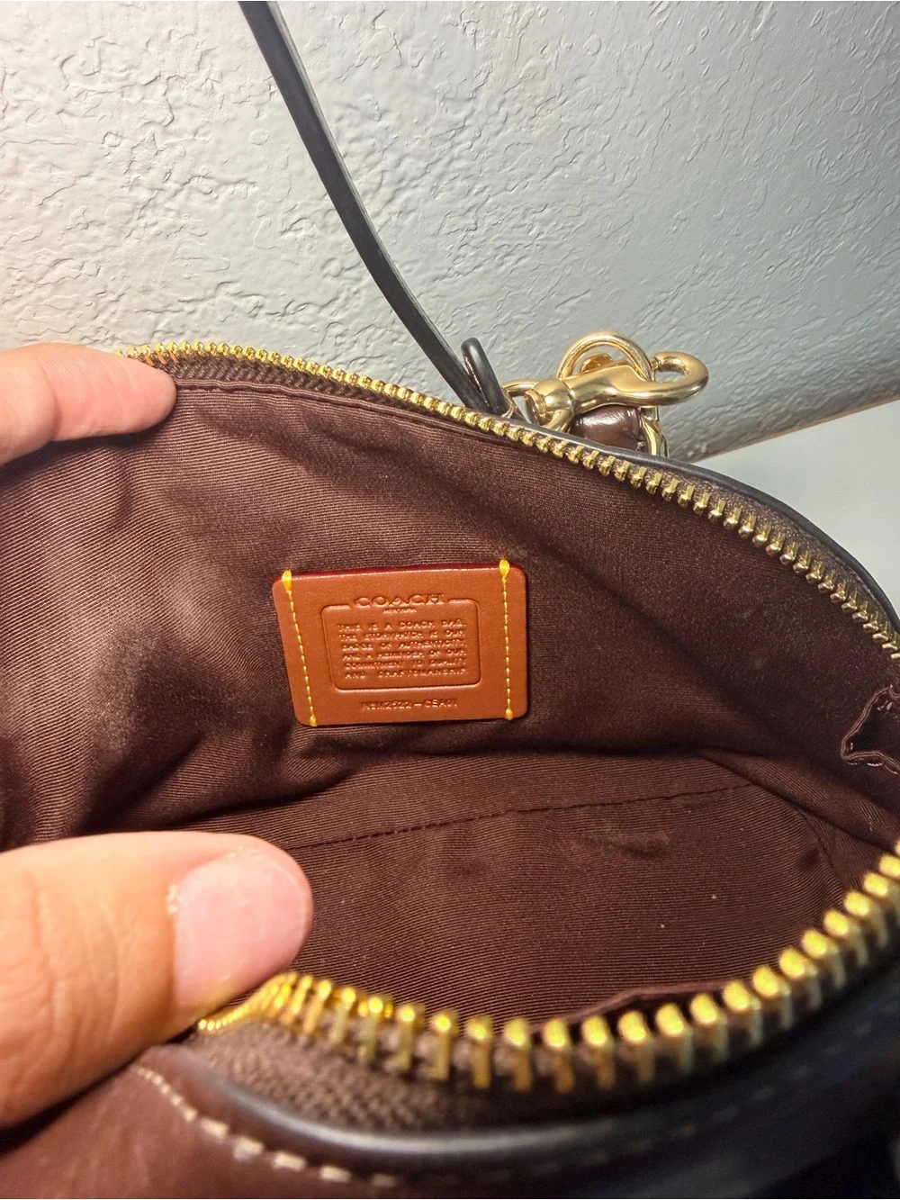 Coach compact dome